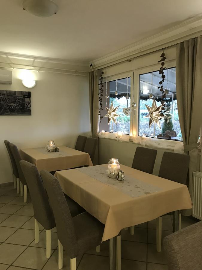 Siraly Panzio Topart Tata Exteriör bild
